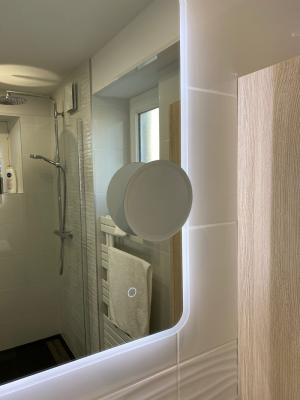 Pose miroir pour salle de bains à St Malo